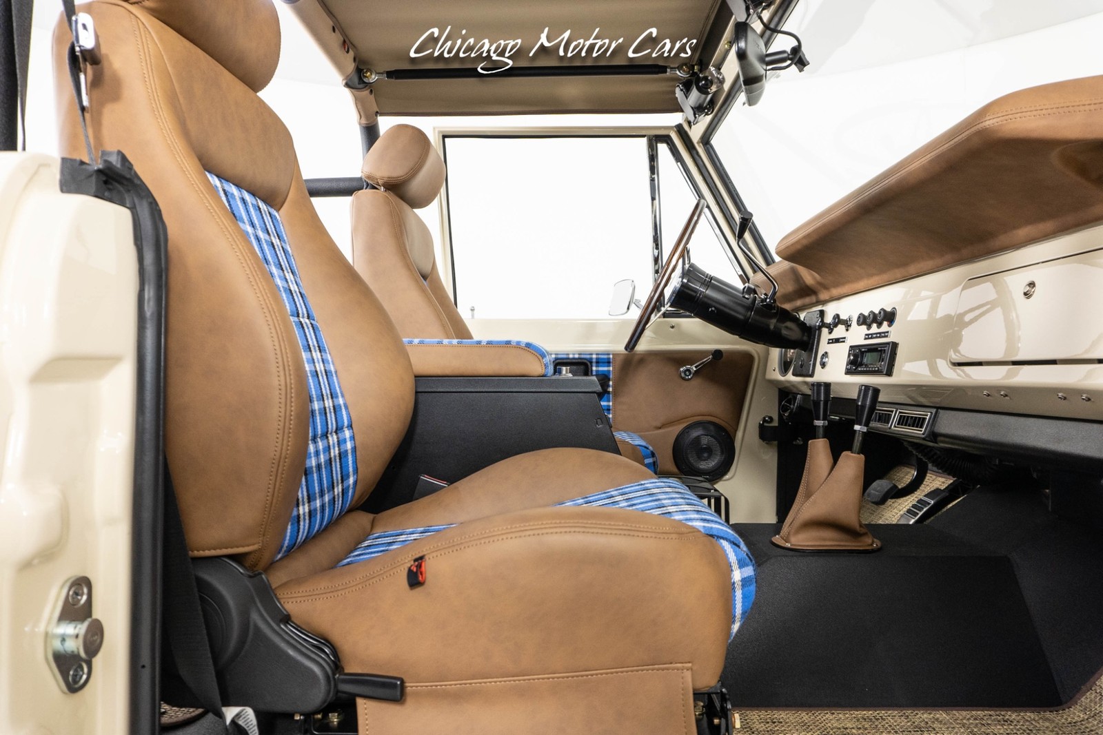 Ford-Bronco-1966-SUV-33