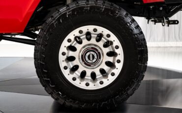 Ford-Bronco-1966-SUV-33