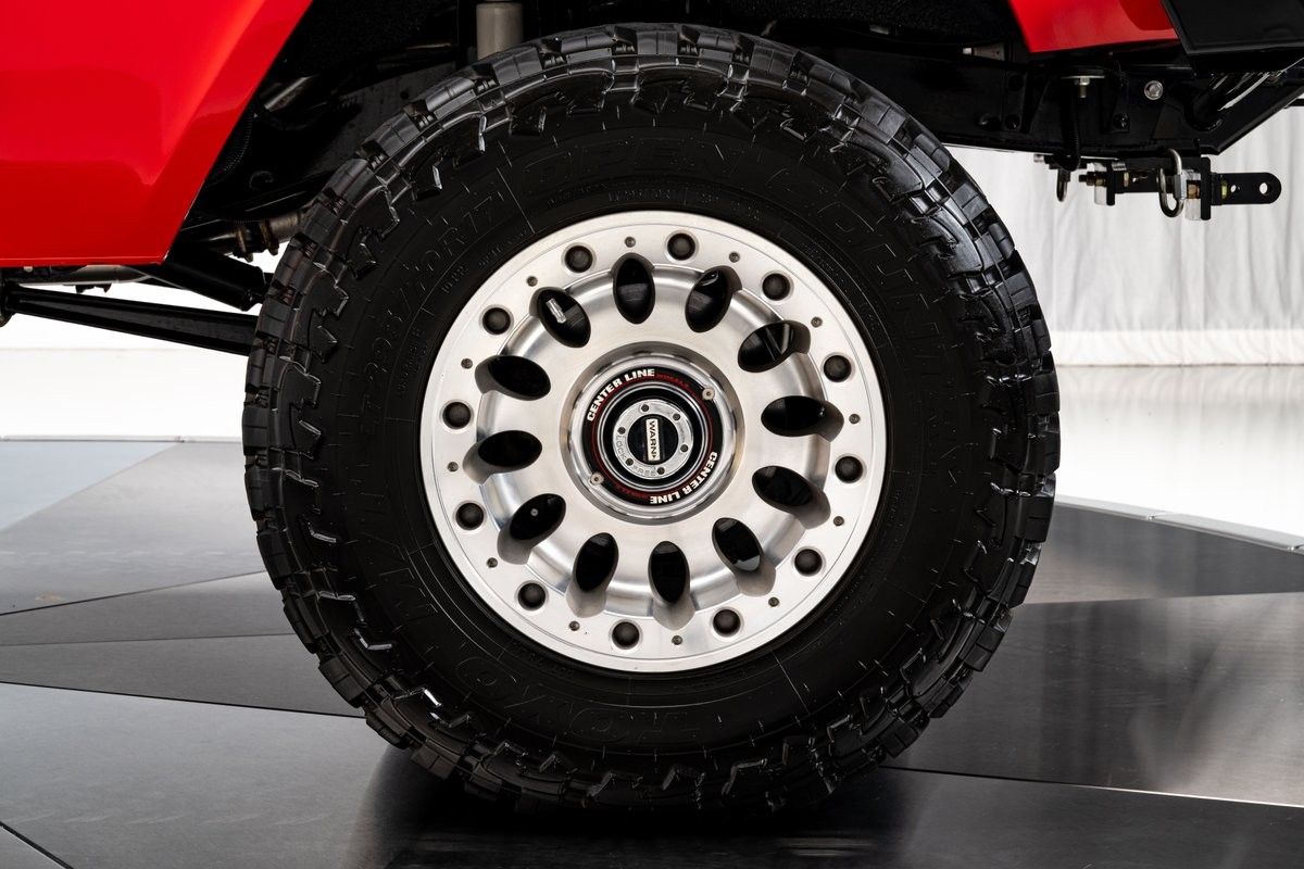 Ford-Bronco-1966-SUV-33