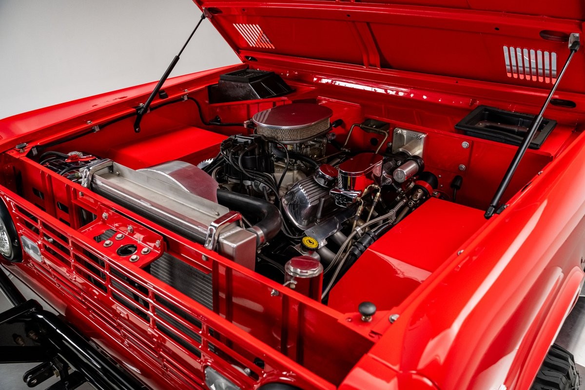 Ford-Bronco-1966-SUV-34