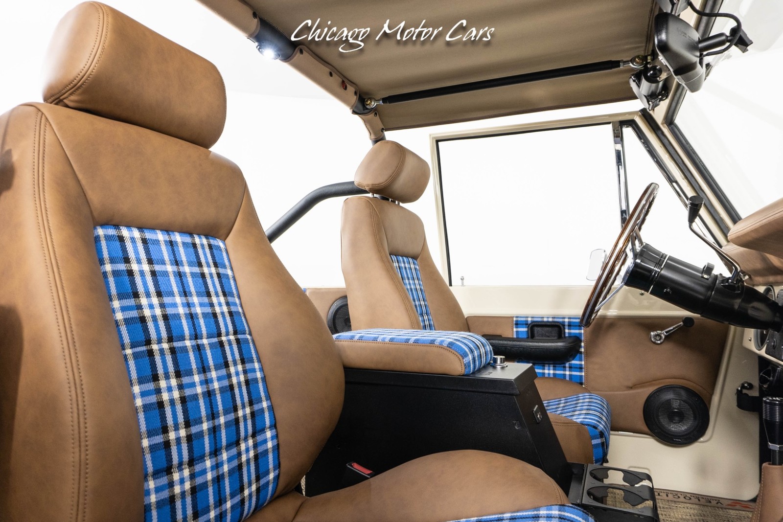 Ford-Bronco-1966-SUV-35