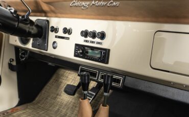 Ford-Bronco-1966-SUV-38