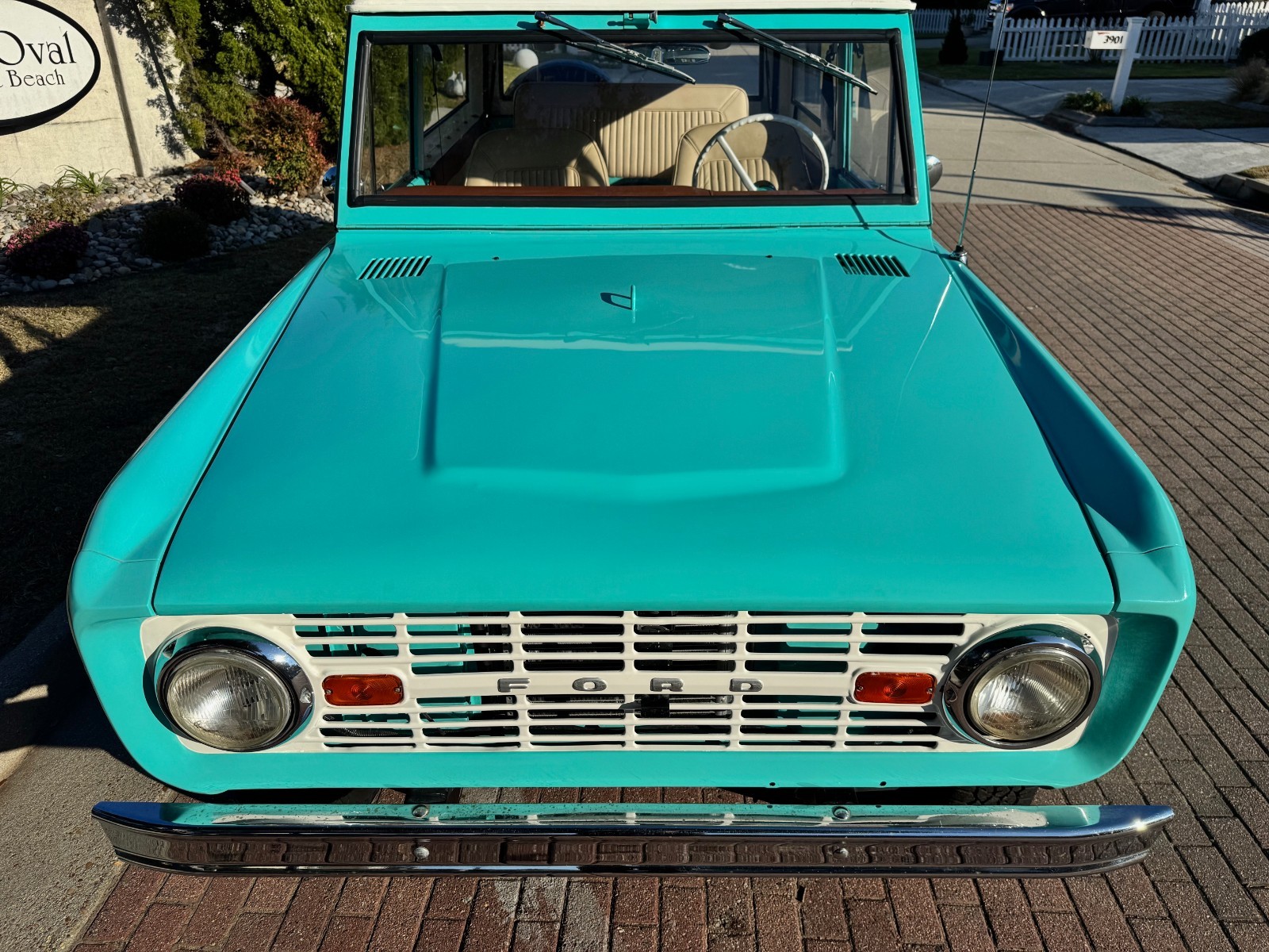 Ford-Bronco-1966-SUV-4