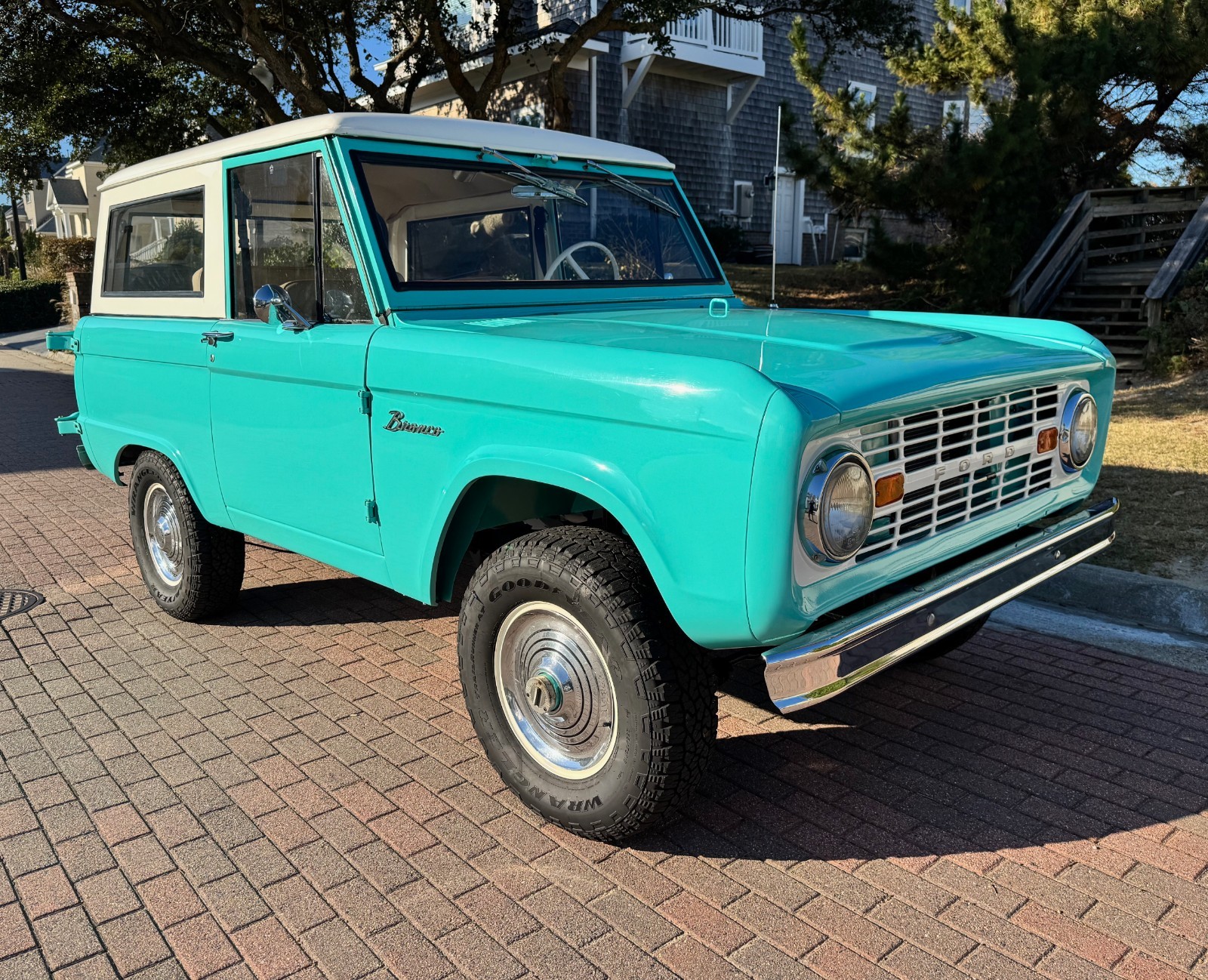 Ford-Bronco-1966-SUV