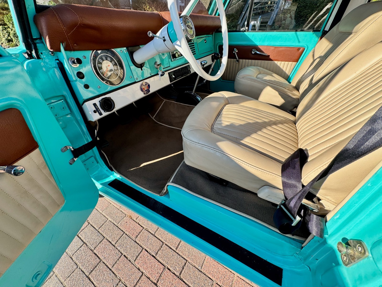 Ford-Bronco-1966-SUV-6