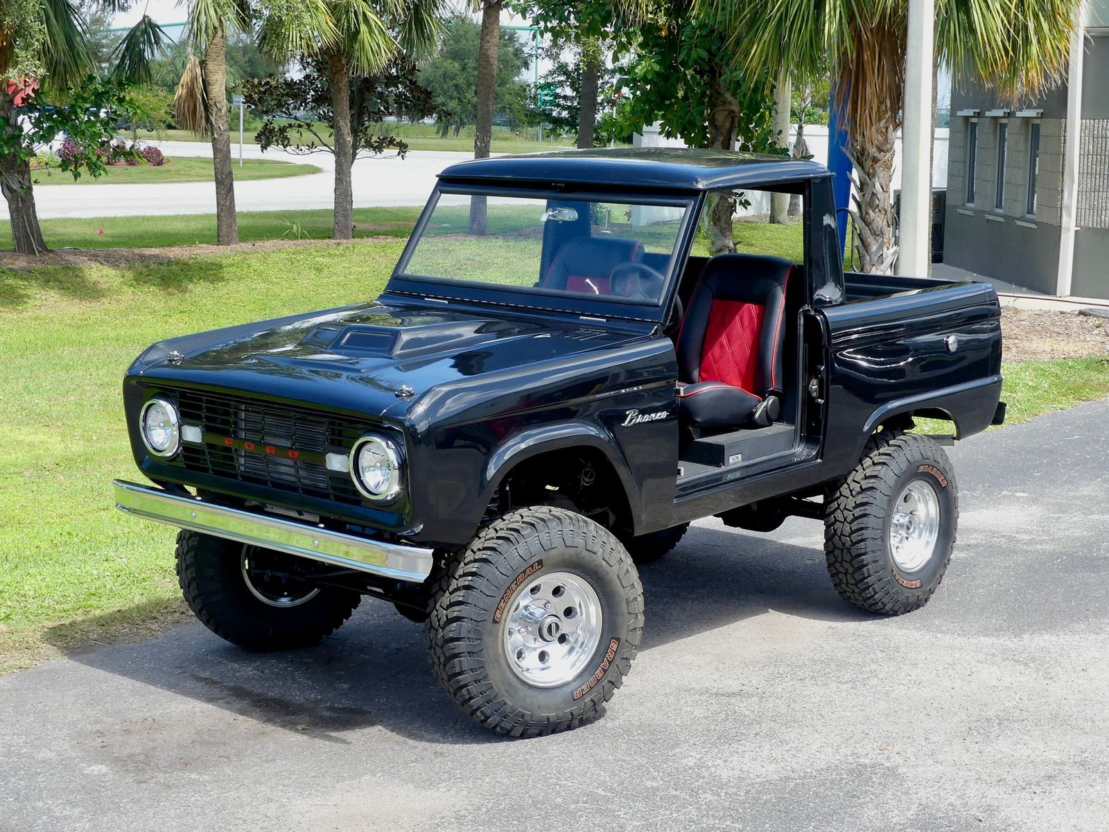 Ford-Bronco-1966-SUV-7