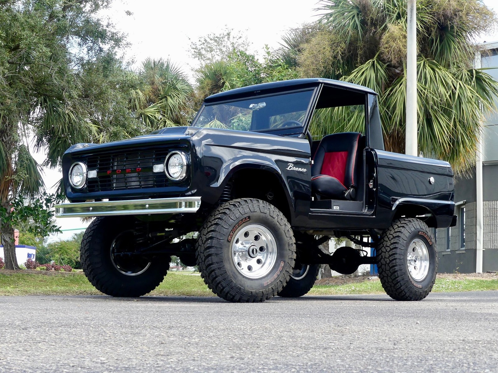 Ford-Bronco-1966-SUV-8