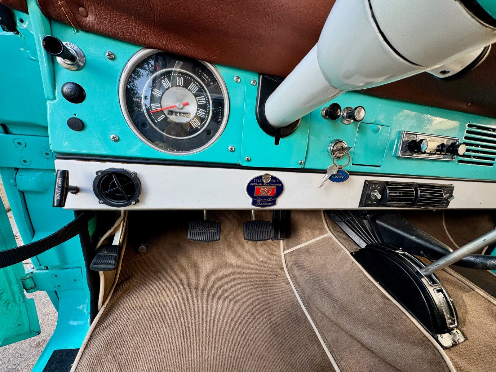 Ford-Bronco-1966-SUV-8