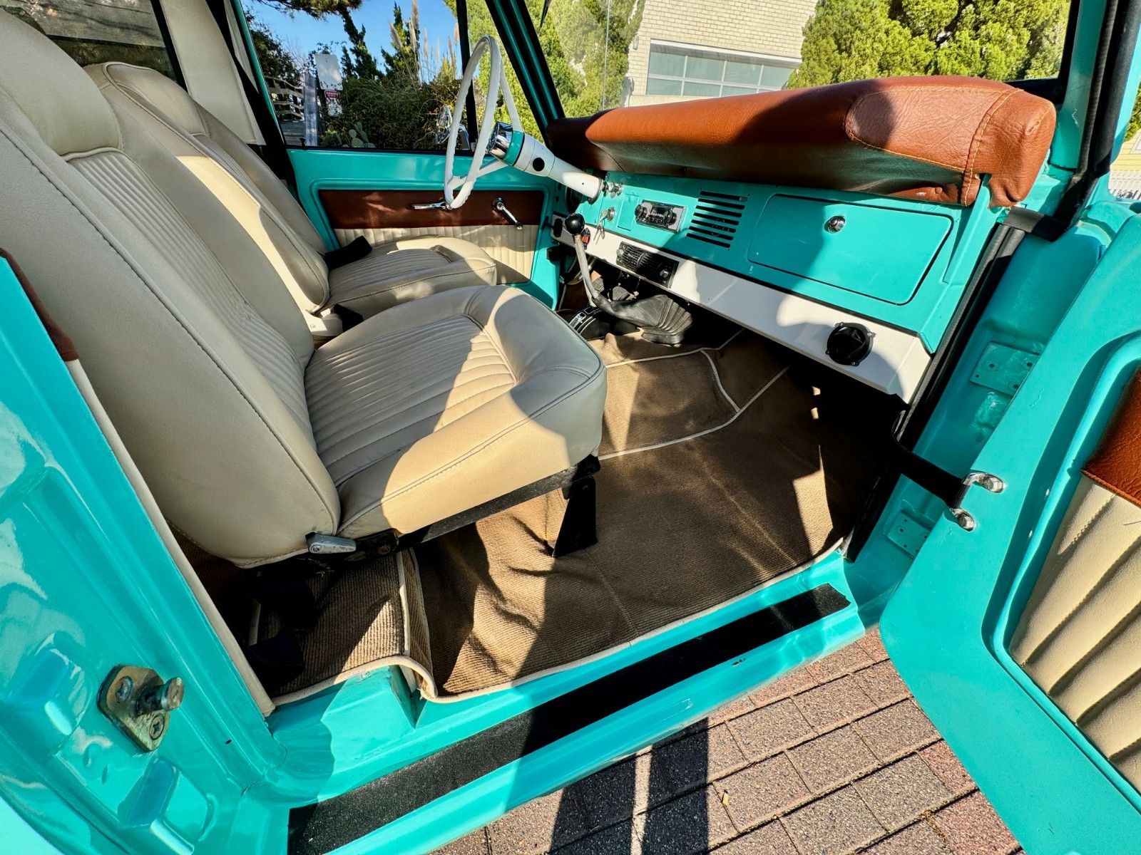 Ford-Bronco-1966-SUV-9