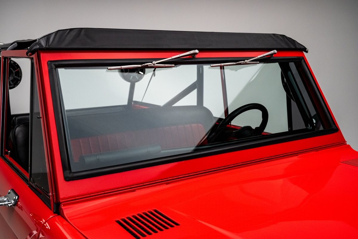 Ford-Bronco-1966-SUV-9