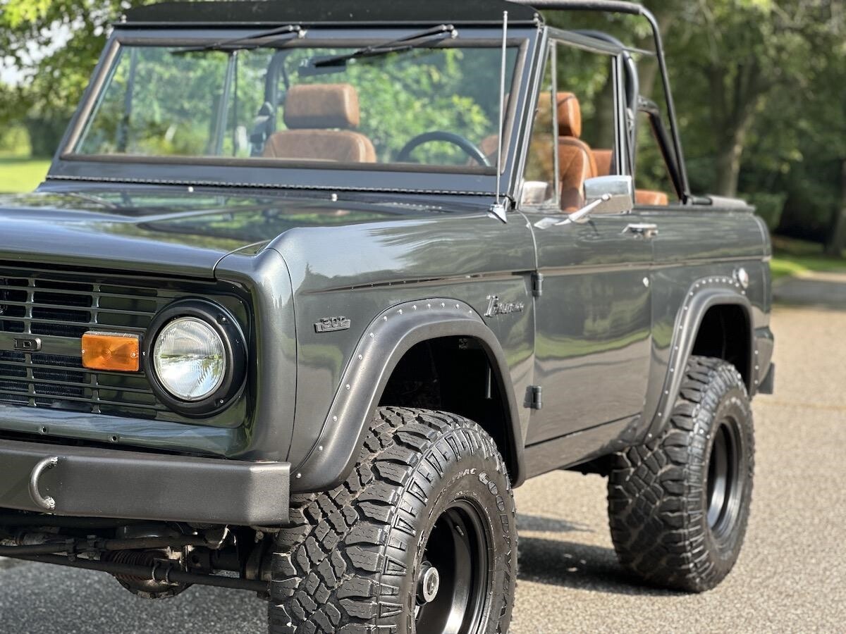 Ford-Bronco-1969-Convertible-23