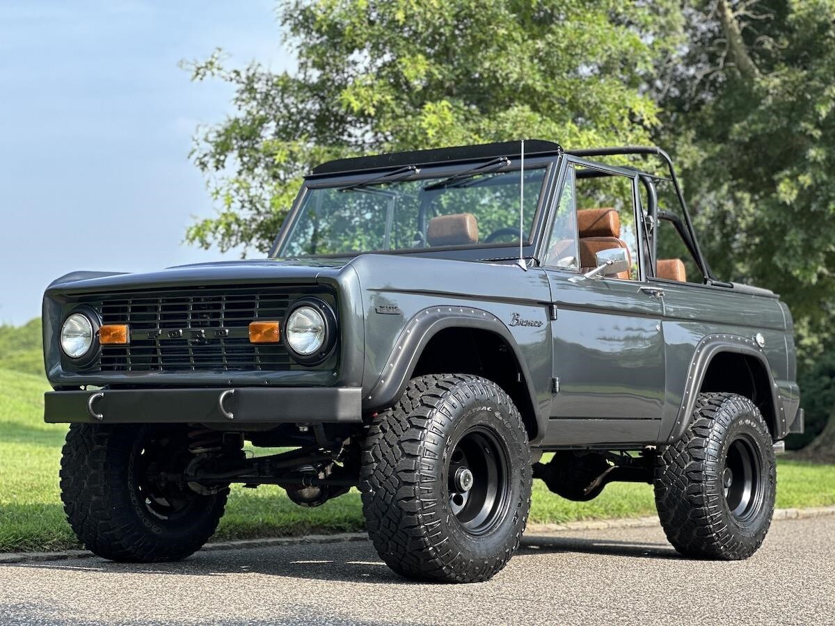 Ford-Bronco-1969-Convertible-24