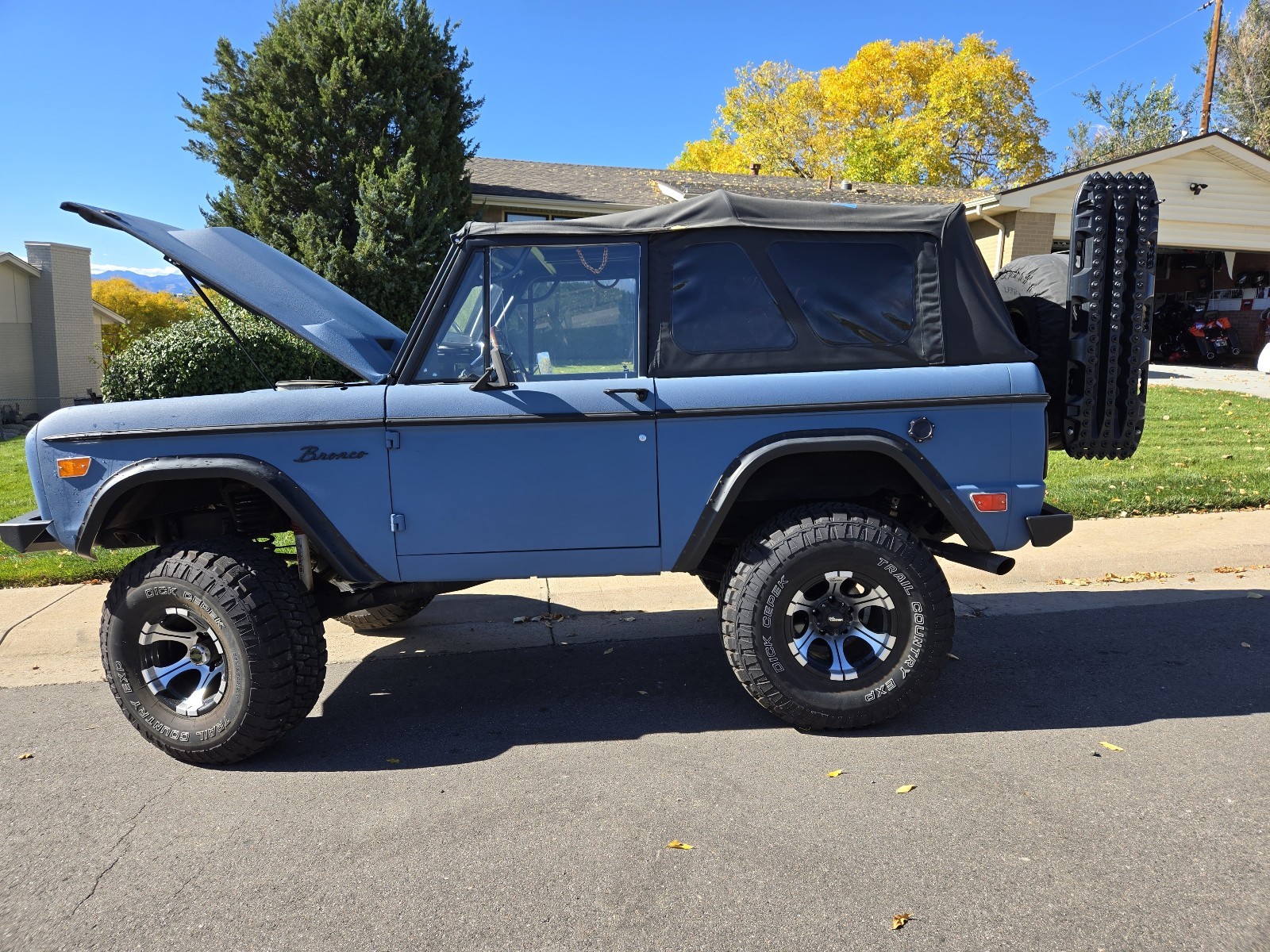Ford-Bronco-1969-SUV-1