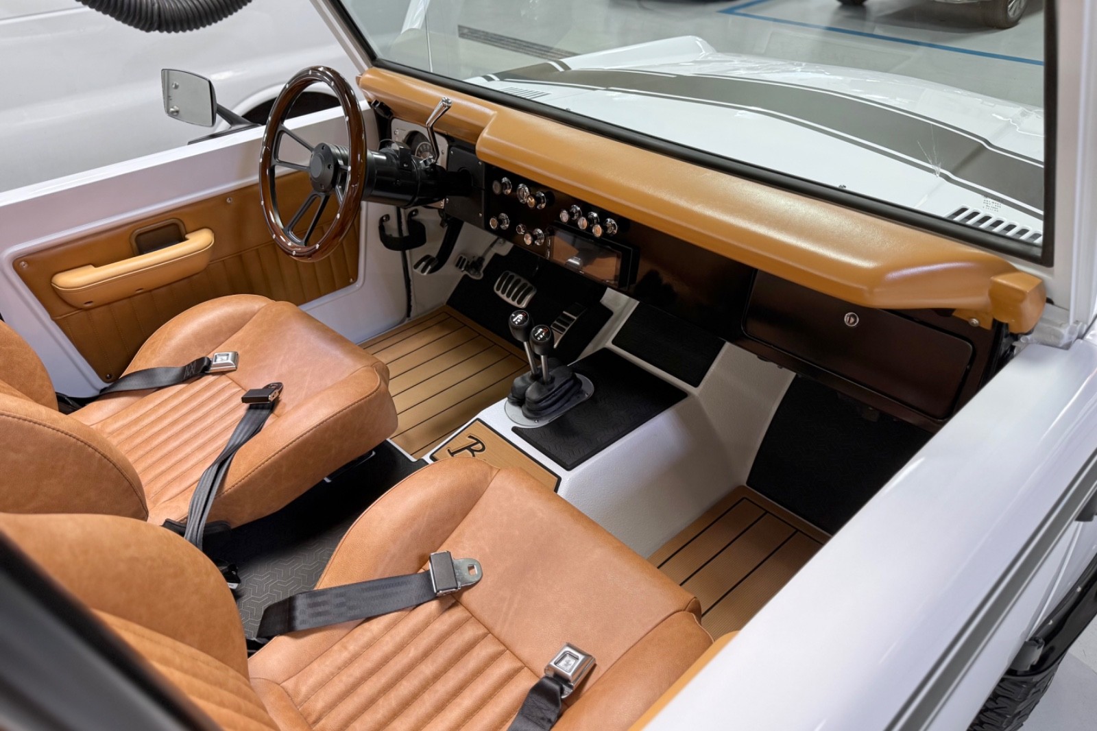 Ford-Bronco-1969-SUV-14