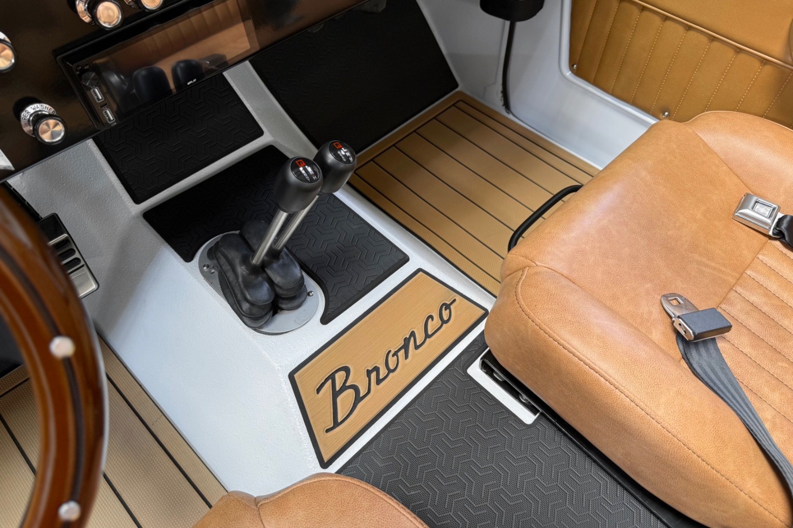 Ford-Bronco-1969-SUV-17