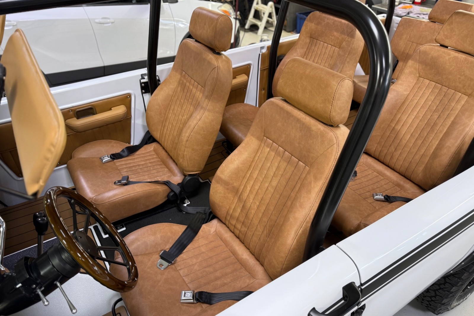 Ford-Bronco-1969-SUV-18