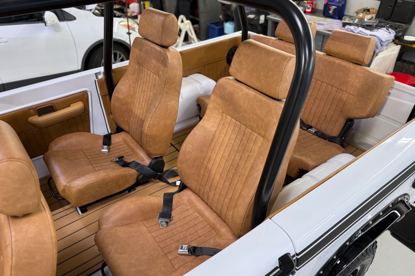 Ford-Bronco-1969-SUV-19