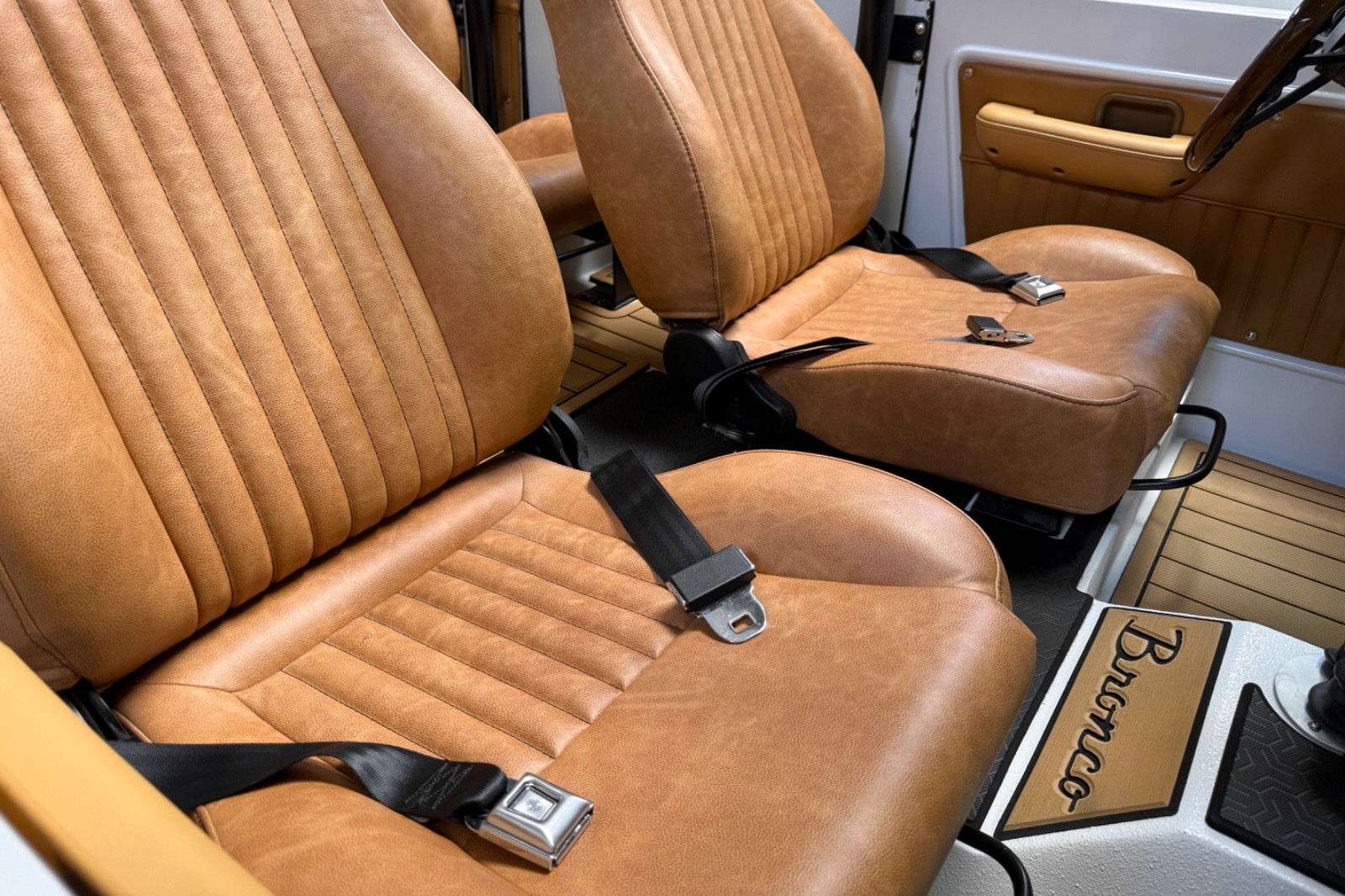 Ford-Bronco-1969-SUV-21