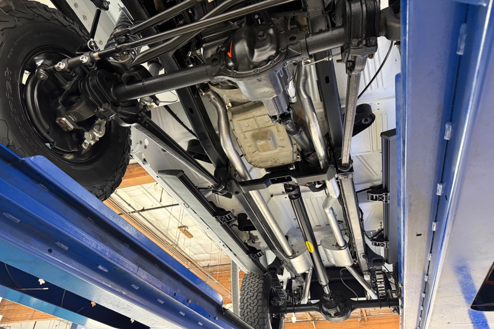 Ford-Bronco-1969-SUV-28