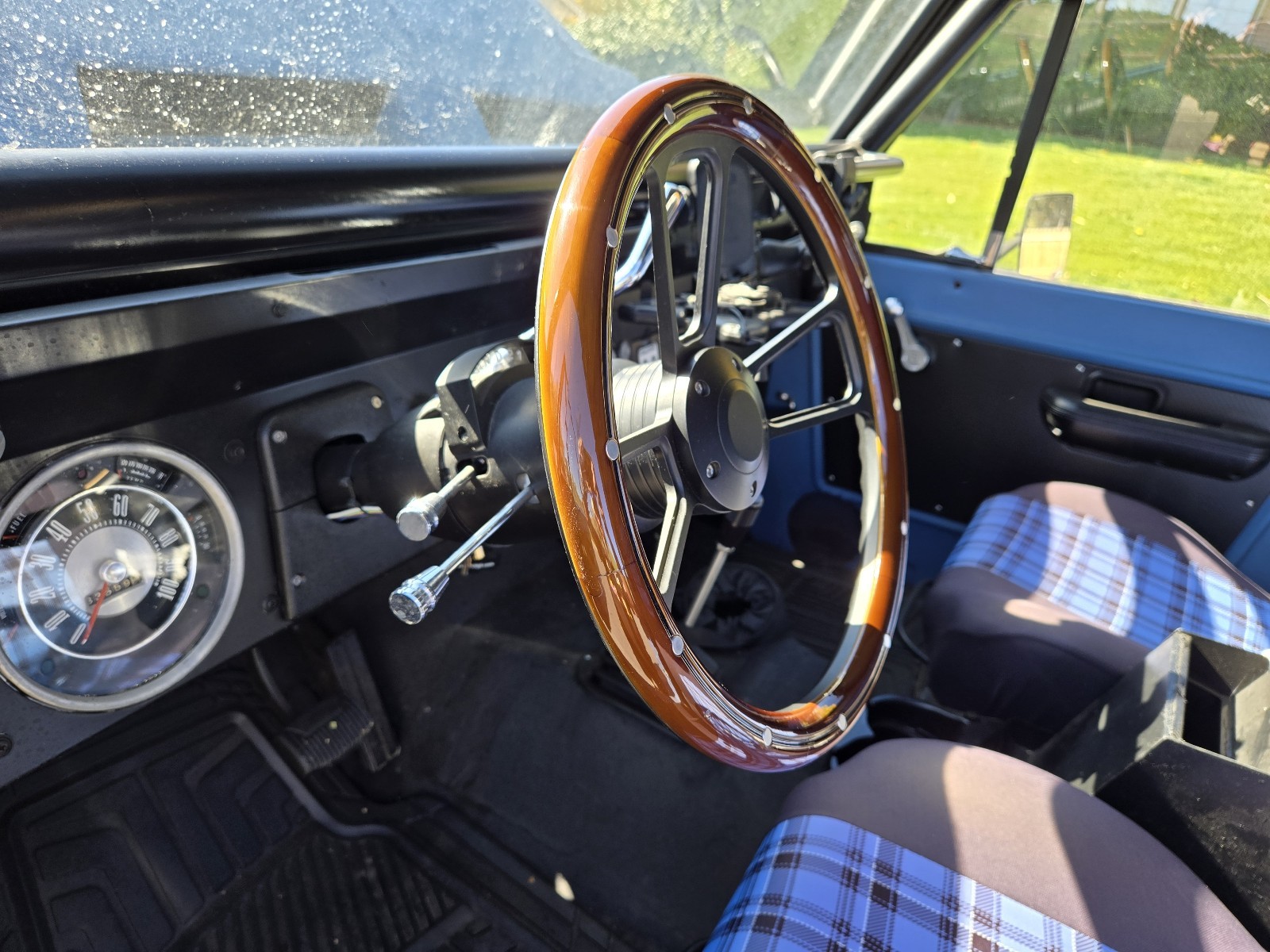 Ford-Bronco-1969-SUV-3