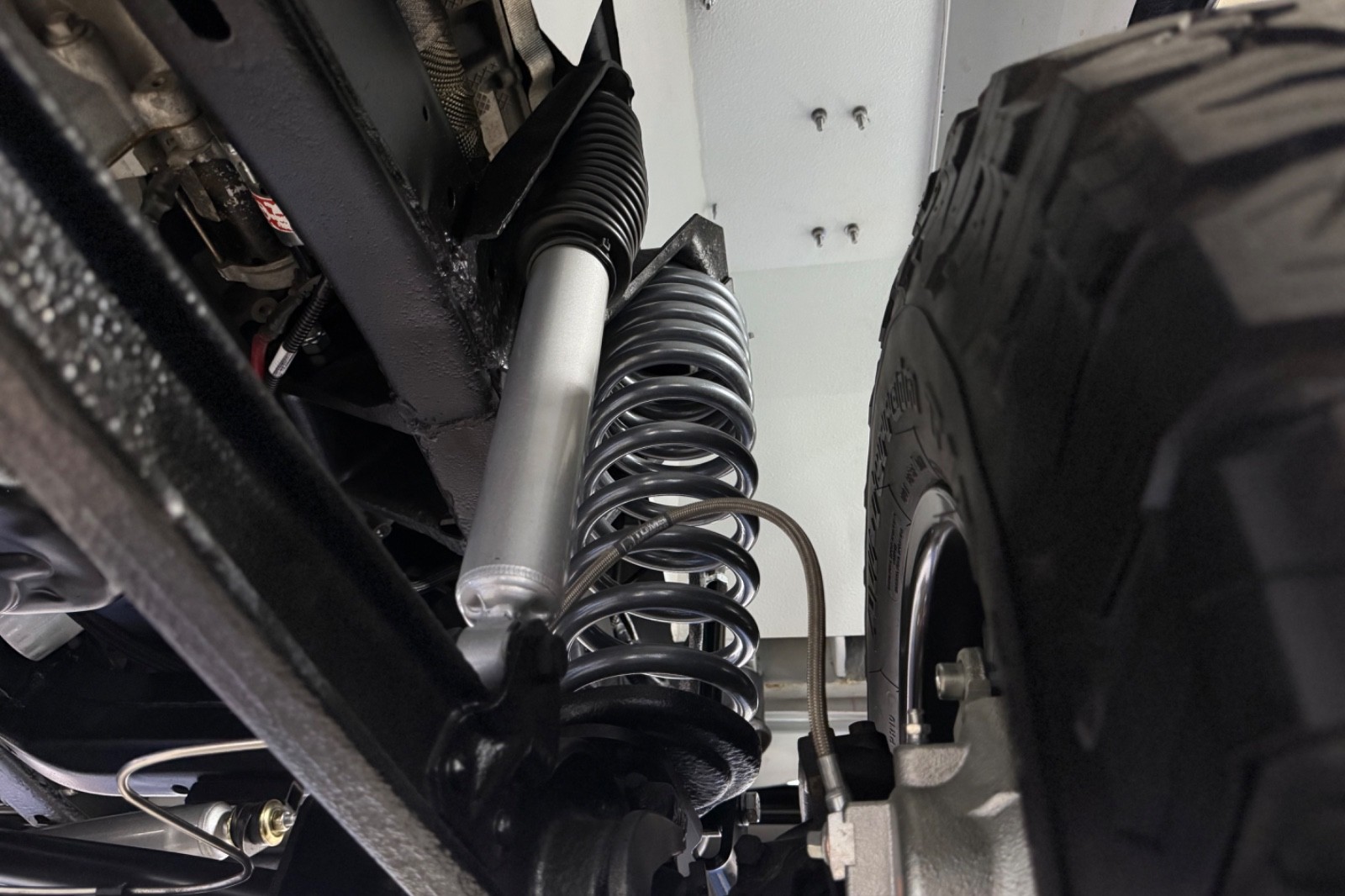 Ford-Bronco-1969-SUV-32