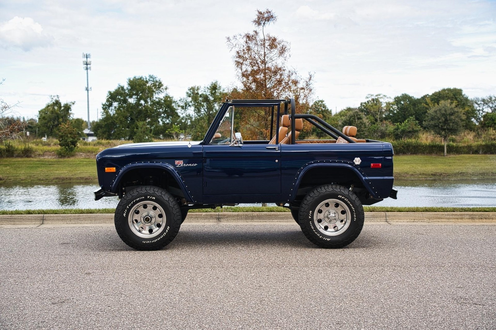 Ford-Bronco-1971-2-Door-1