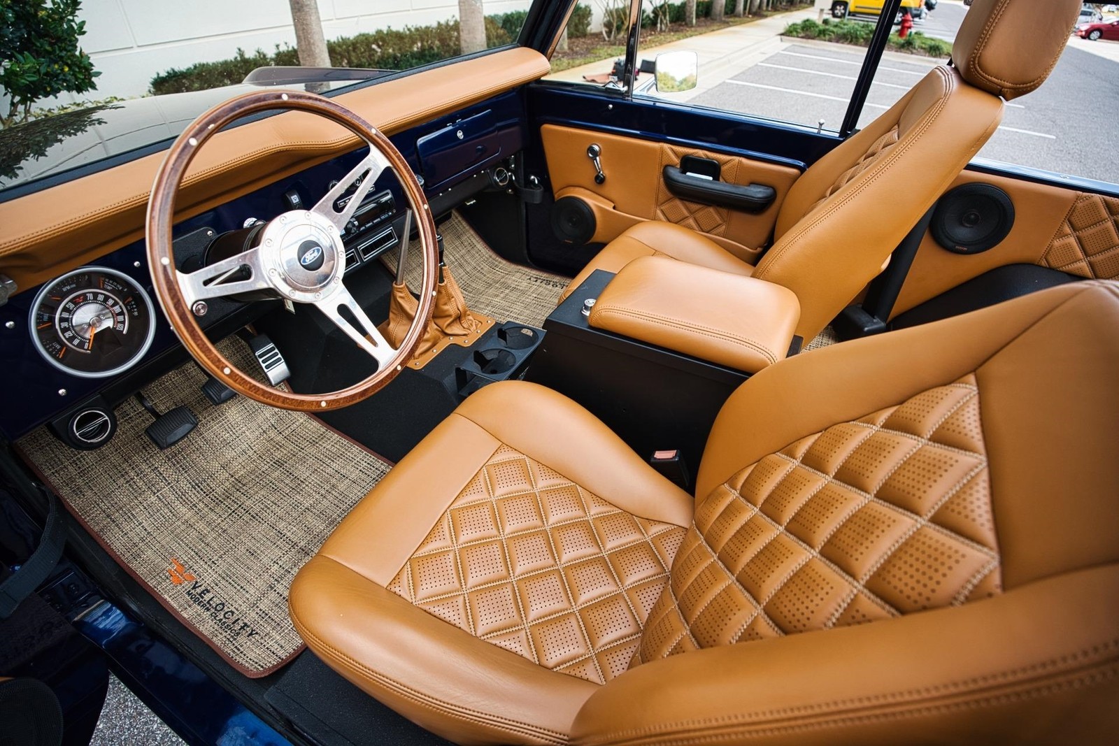 Ford-Bronco-1971-2-Door-13