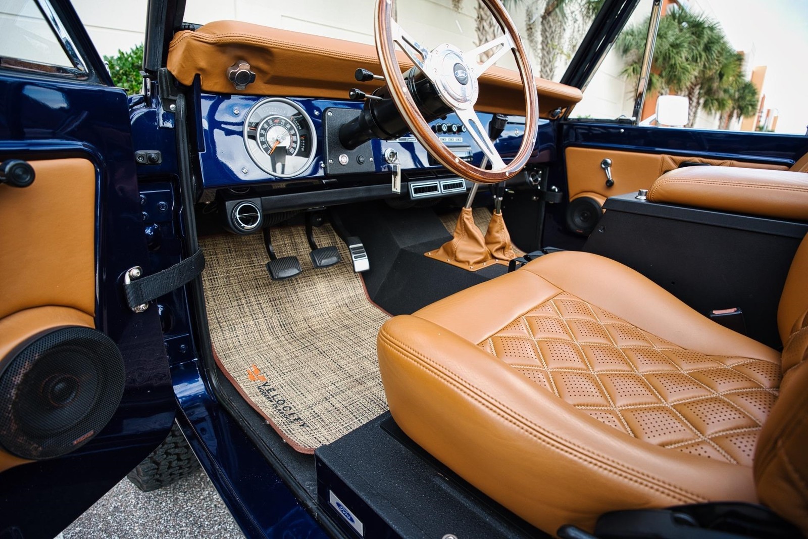 Ford-Bronco-1971-2-Door-14