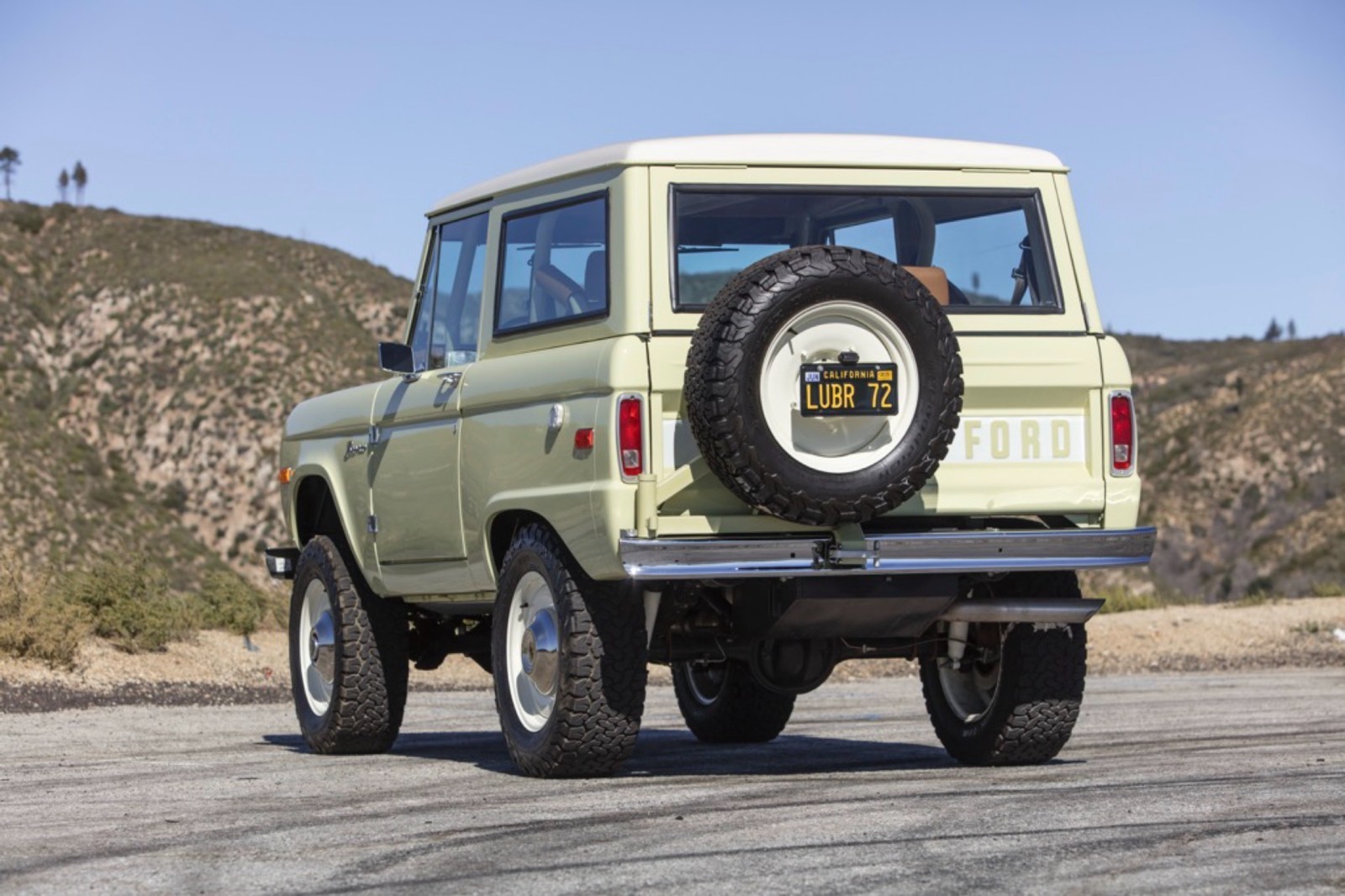 Ford-Bronco-1972-SUV-12
