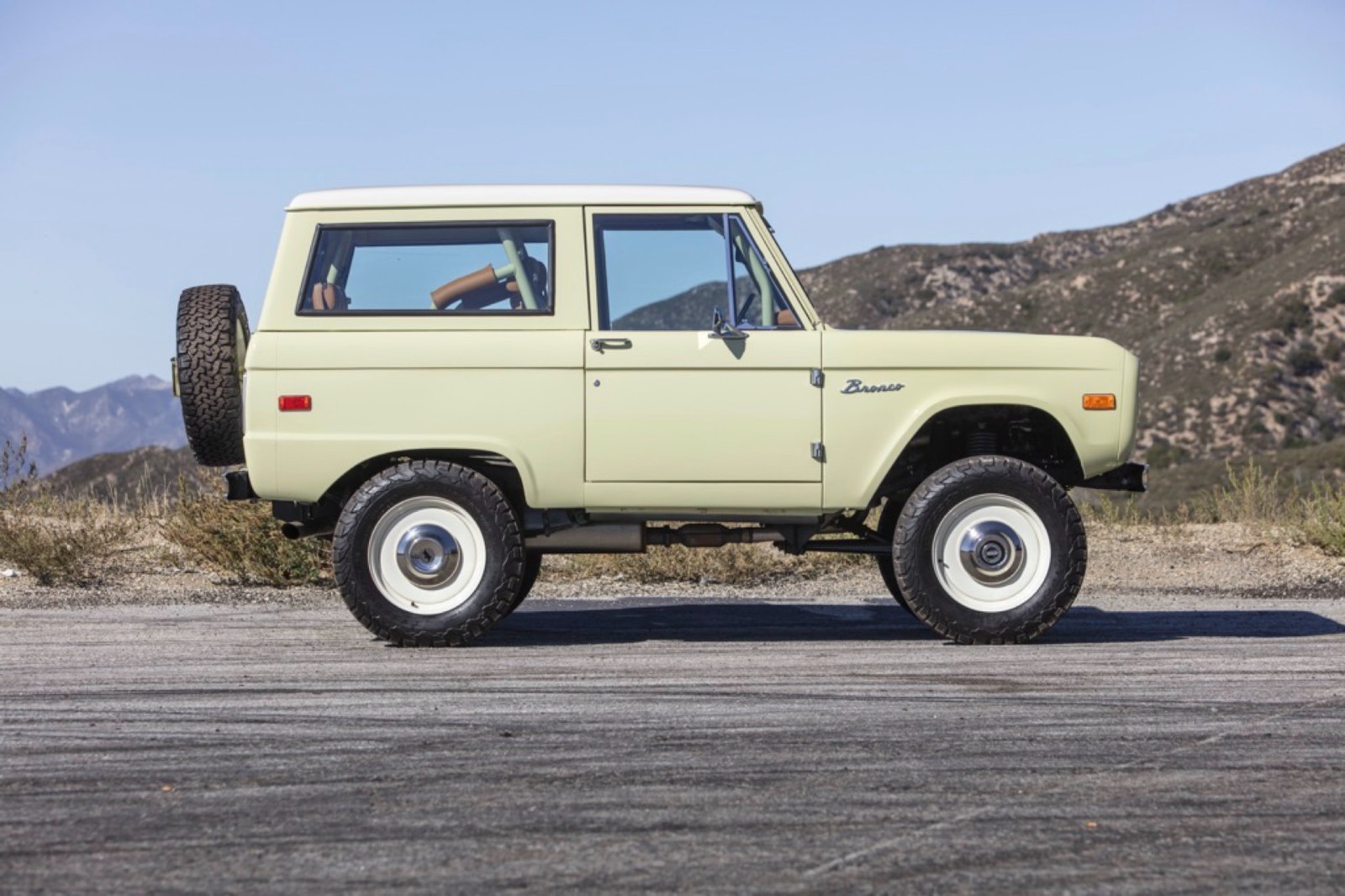 Ford-Bronco-1972-SUV-15