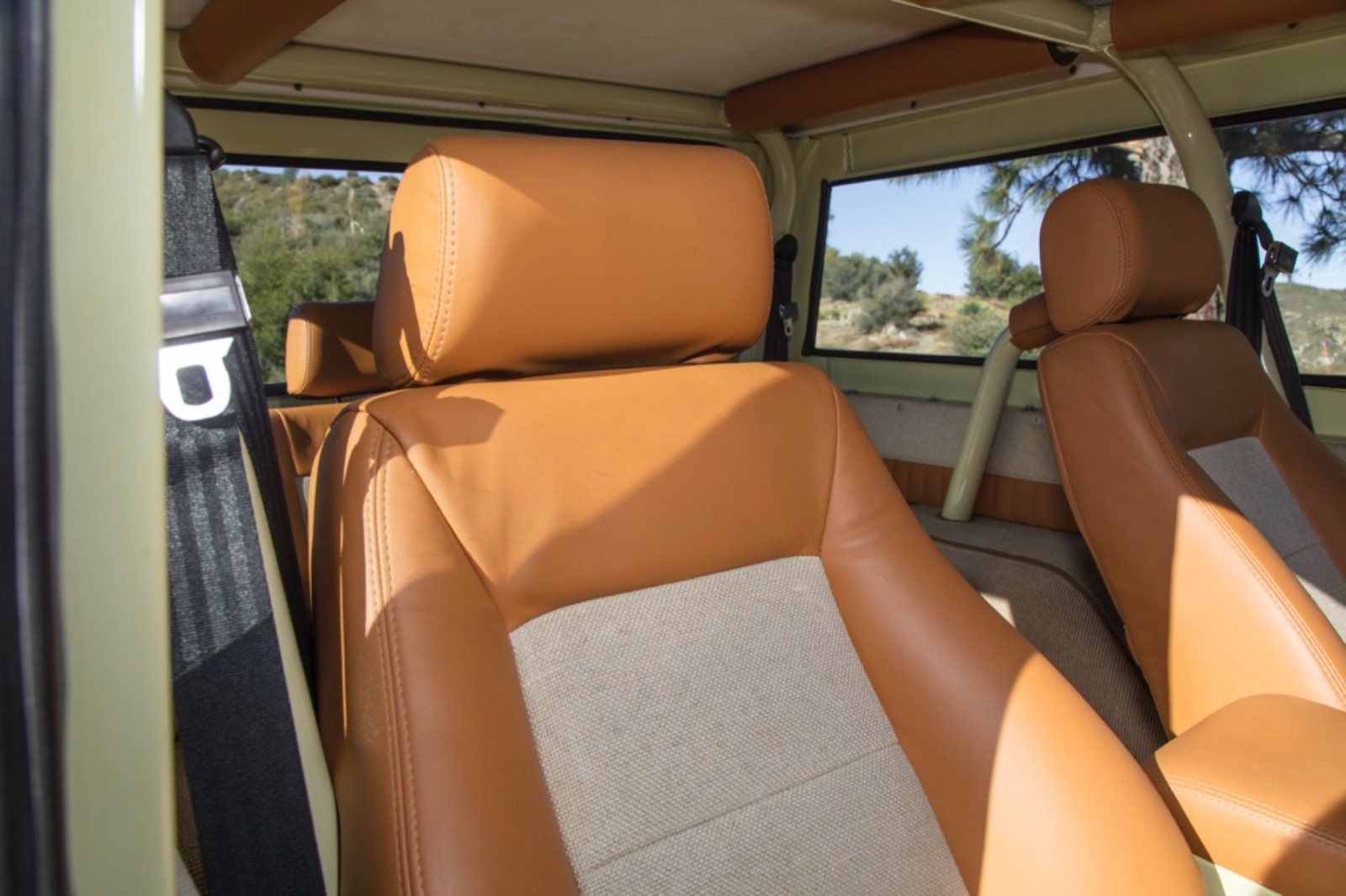 Ford-Bronco-1972-SUV-23