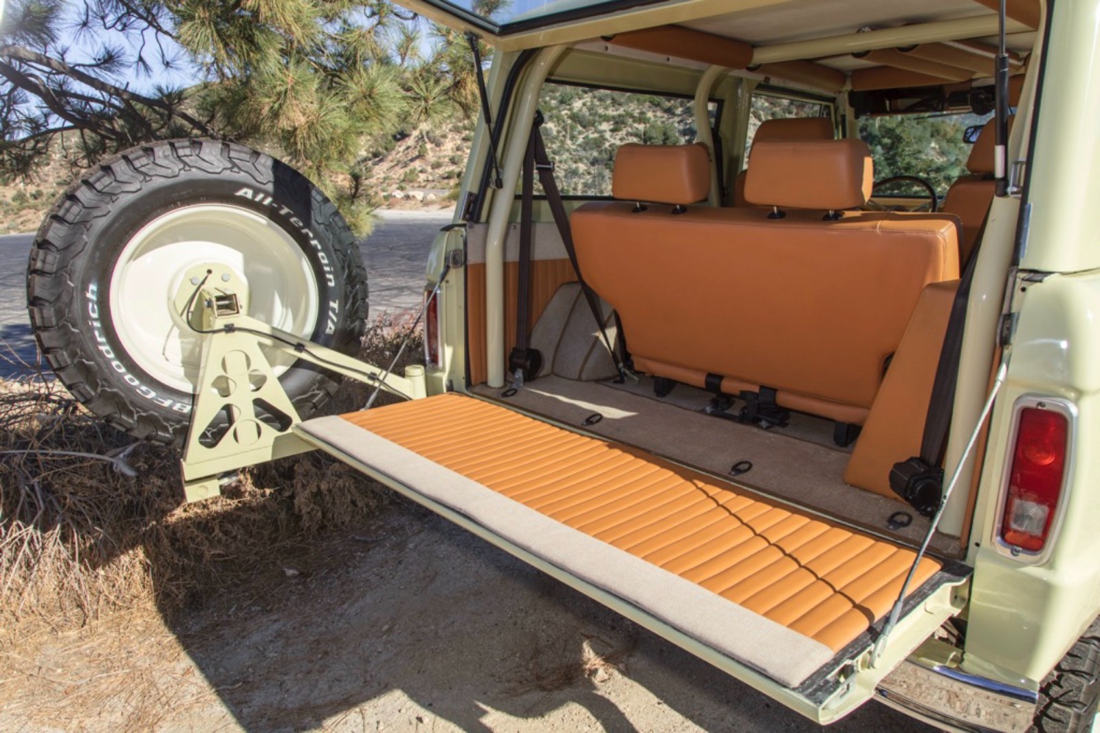 Ford-Bronco-1972-SUV-27