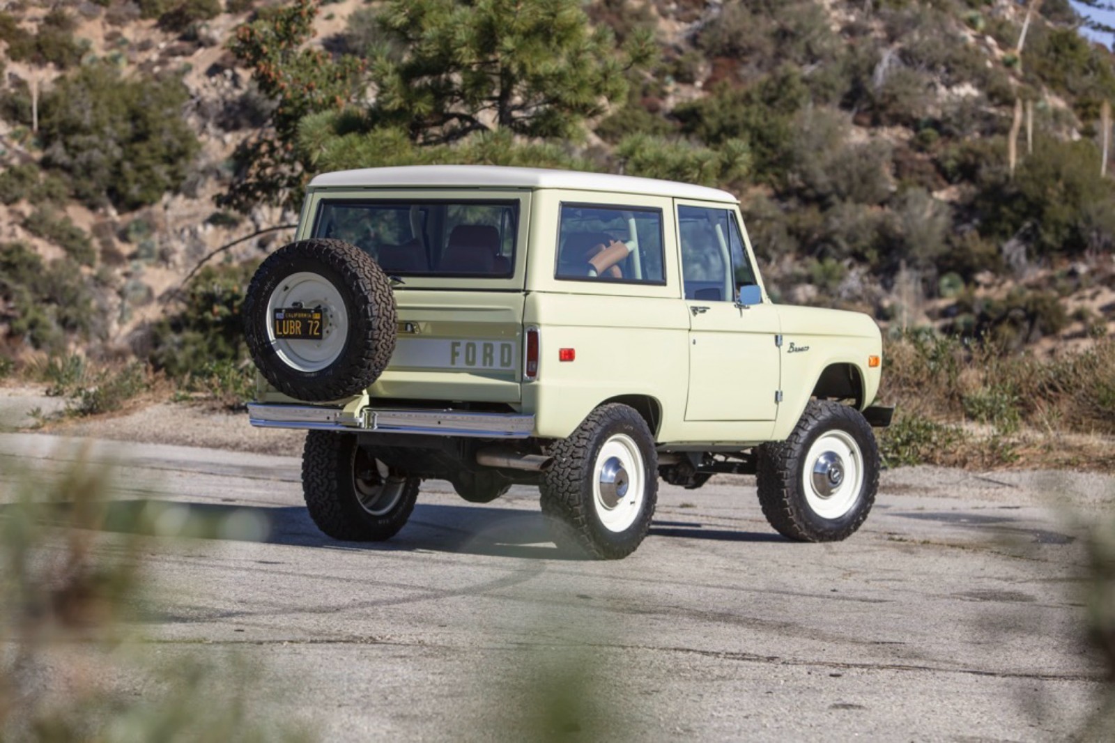 Ford-Bronco-1972-SUV-3