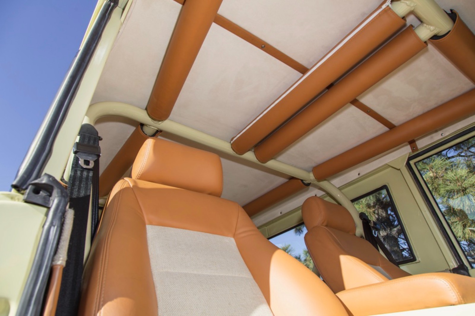 Ford-Bronco-1972-SUV-8