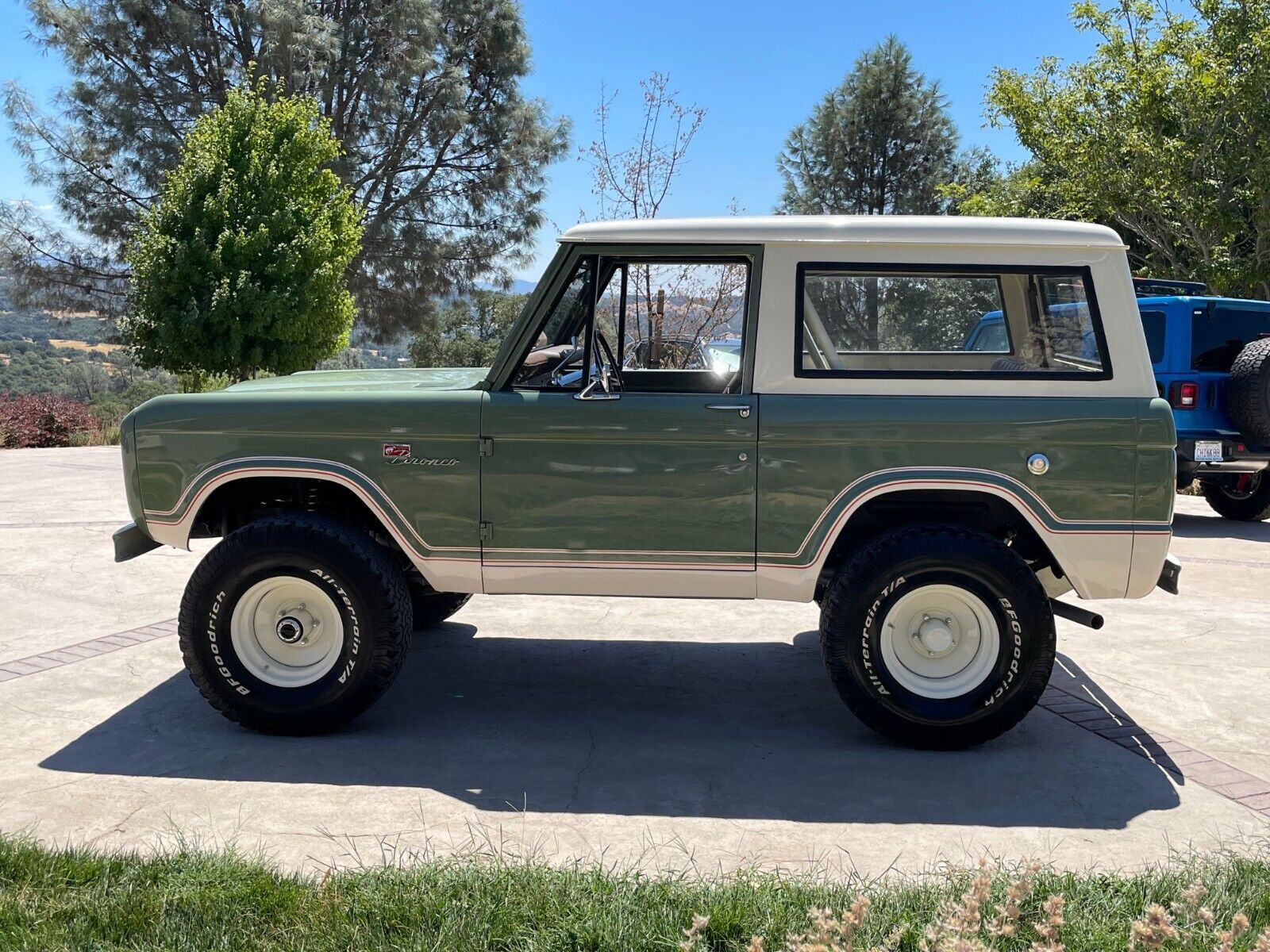 Ford-Bronco-1973-Convertible-2