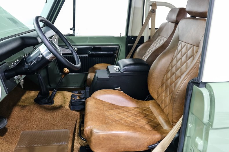 Ford-Bronco-1973-Mint-Green-Tan-16