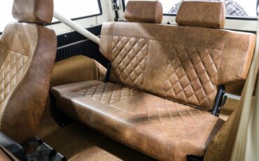 Ford-Bronco-1973-Mint-Green-Tan-17