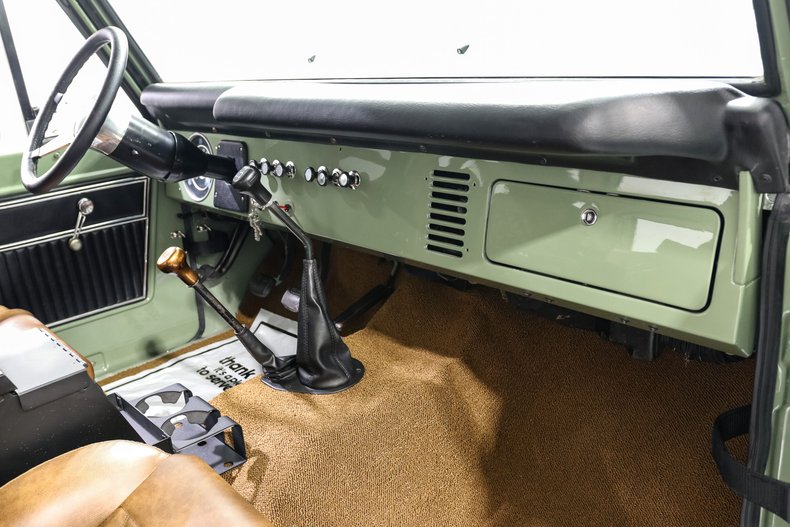 Ford-Bronco-1973-Mint-Green-Tan-19