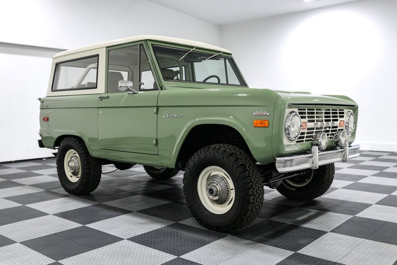 Ford-Bronco-1973-Mint-Green-Tan-3