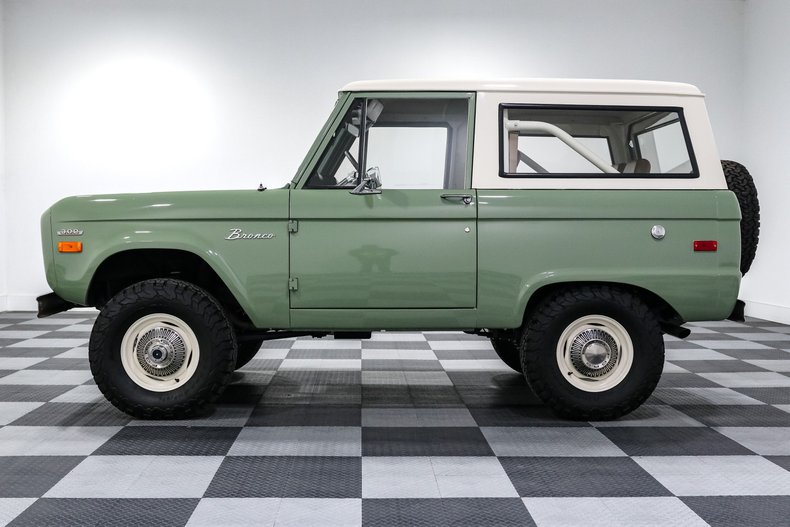 Ford-Bronco-1973-Mint-Green-Tan-5