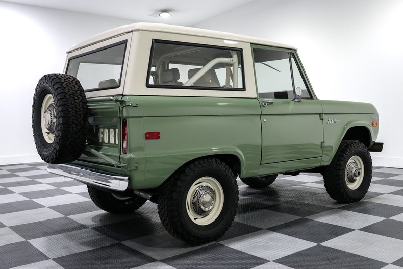 Ford-Bronco-1973-Mint-Green-Tan-8
