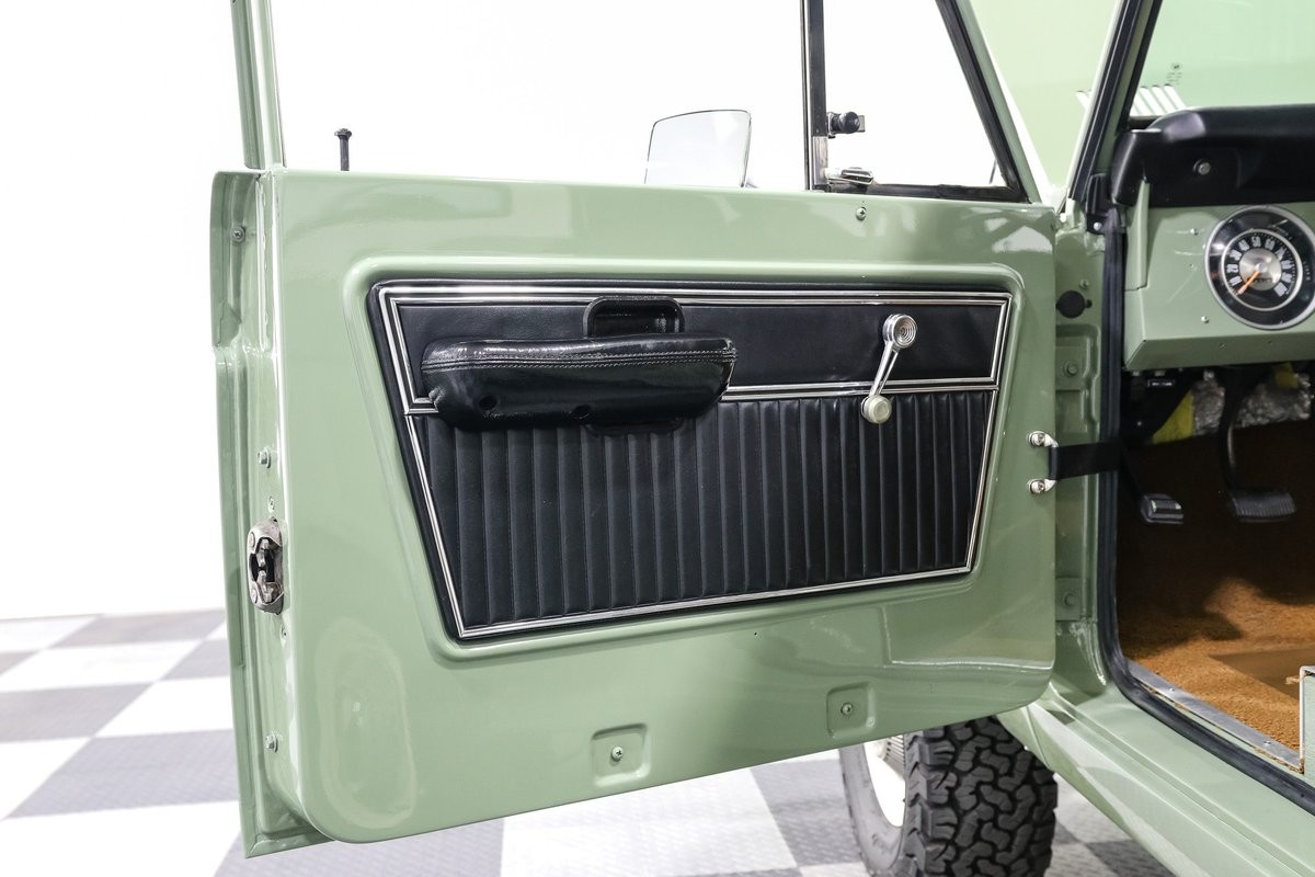 Ford-Bronco-1973-SUV-11