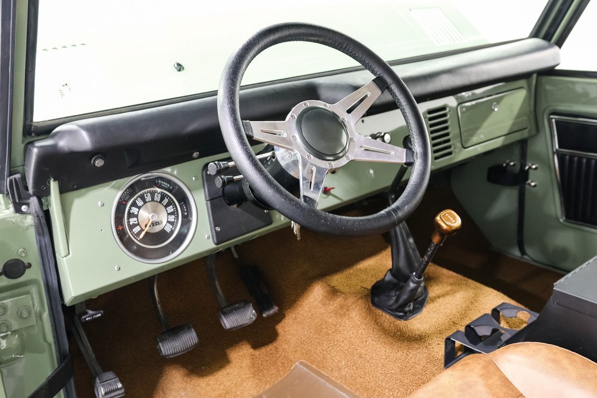 Ford-Bronco-1973-SUV-12