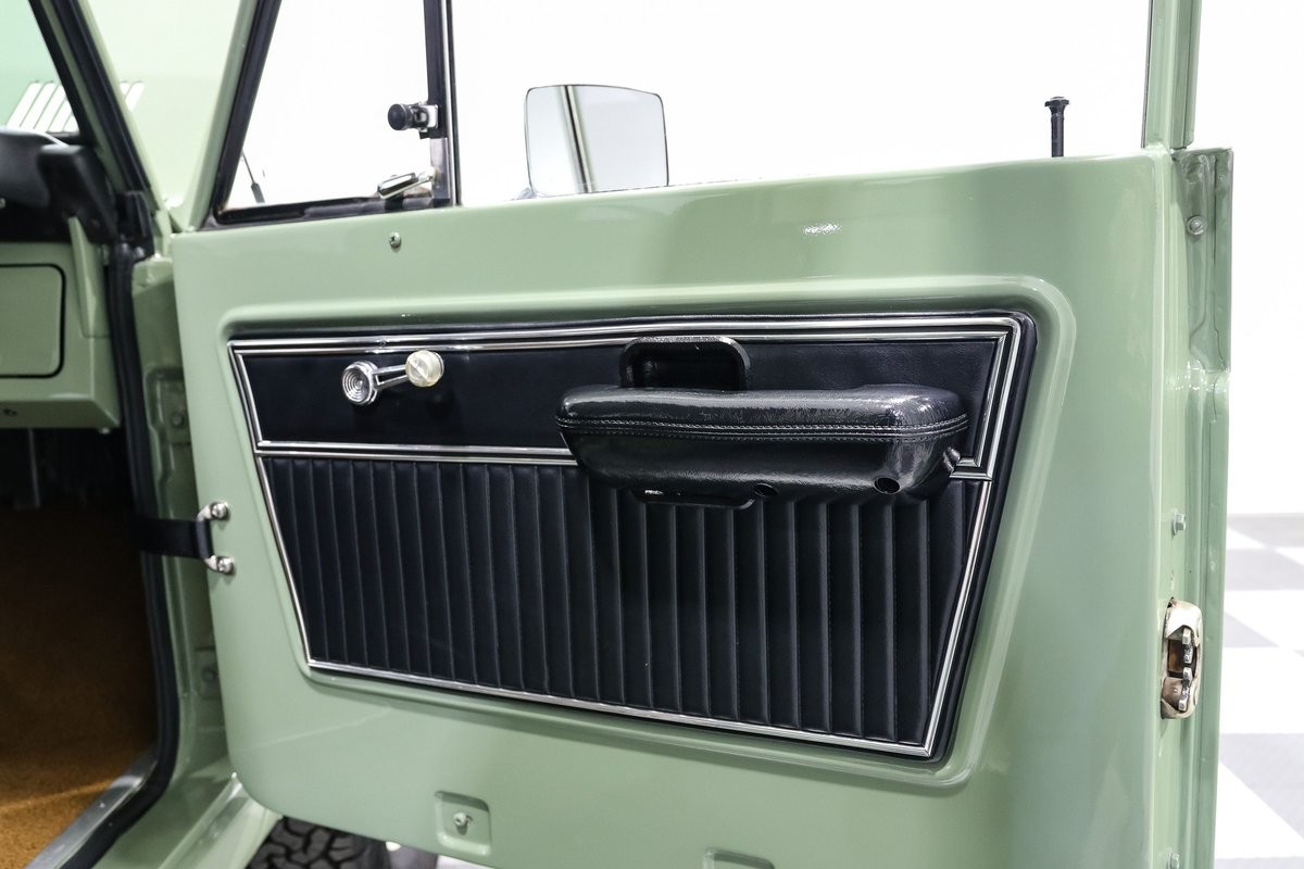 Ford-Bronco-1973-SUV-15