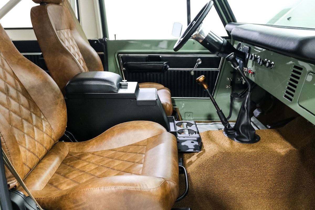 Ford-Bronco-1973-SUV-17