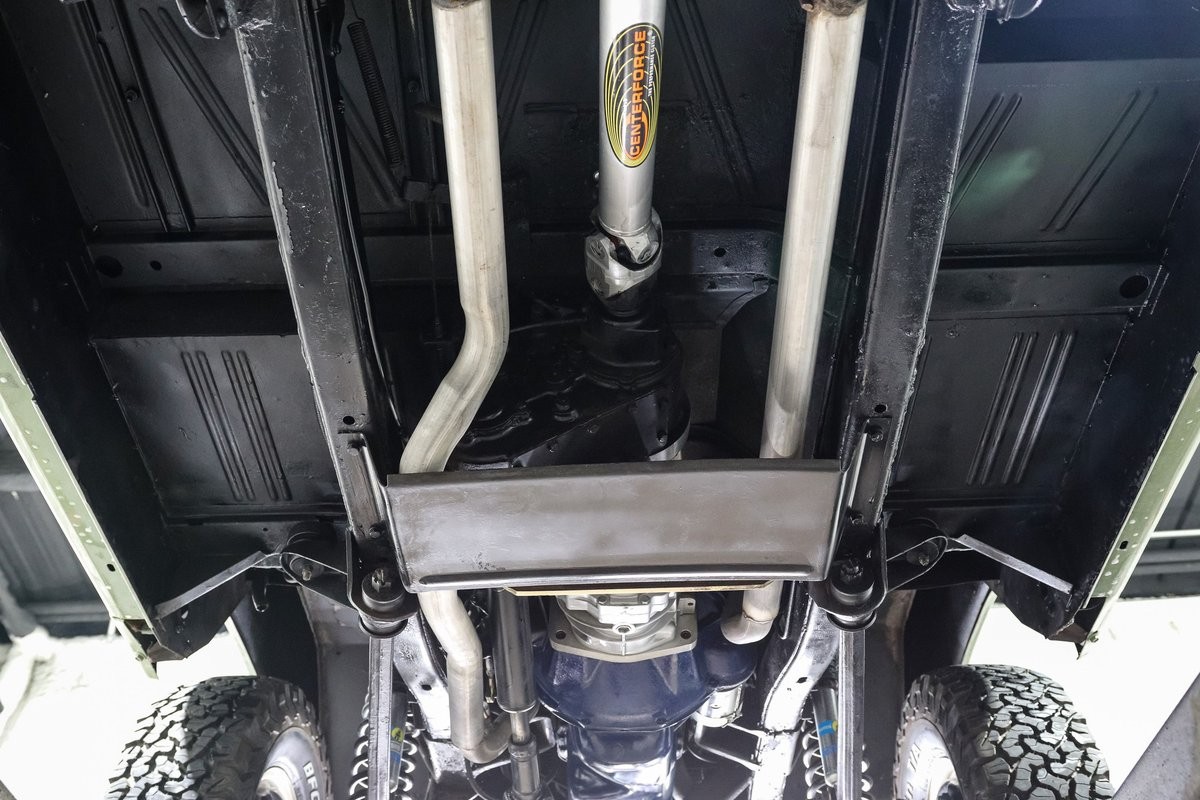 Ford-Bronco-1973-SUV-22