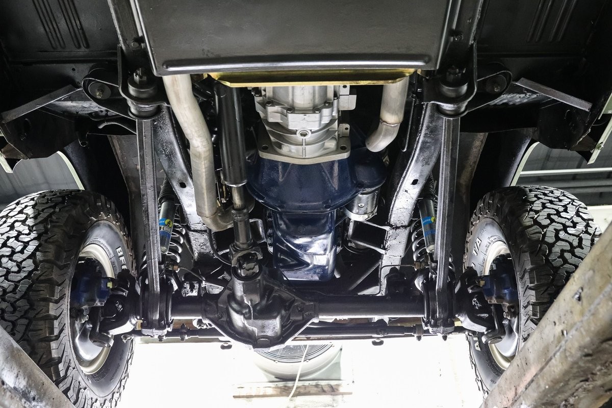 Ford-Bronco-1973-SUV-23