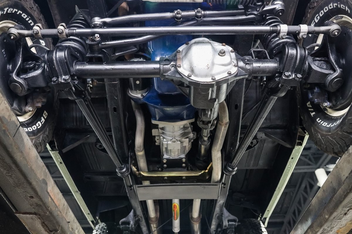 Ford-Bronco-1973-SUV-24