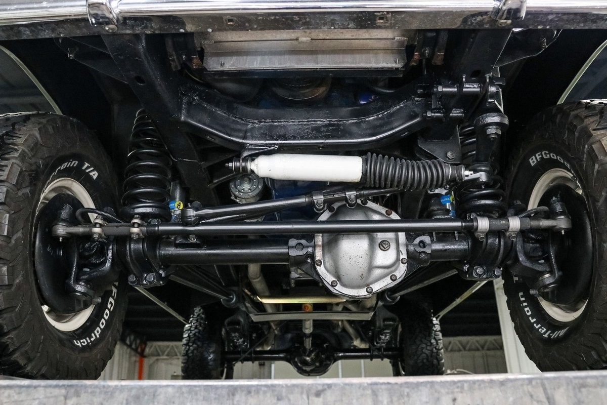 Ford-Bronco-1973-SUV-25