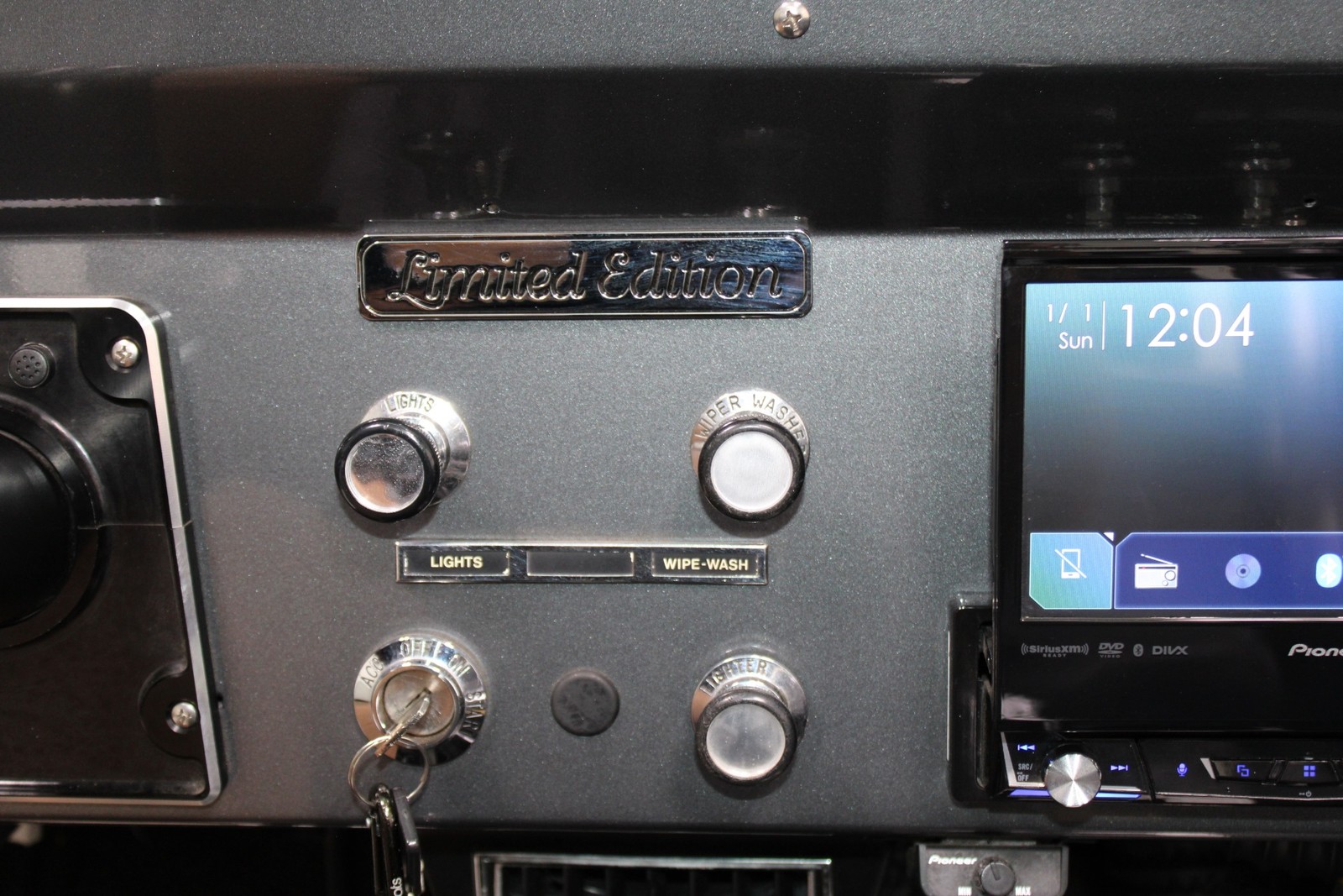 Ford-Bronco-1975-SUV-32